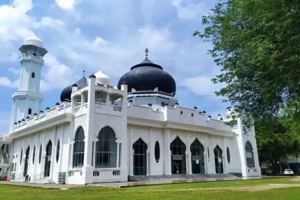 masjid-rahmatullah-lampuuk masjid-rahmatullah-lampuuk
